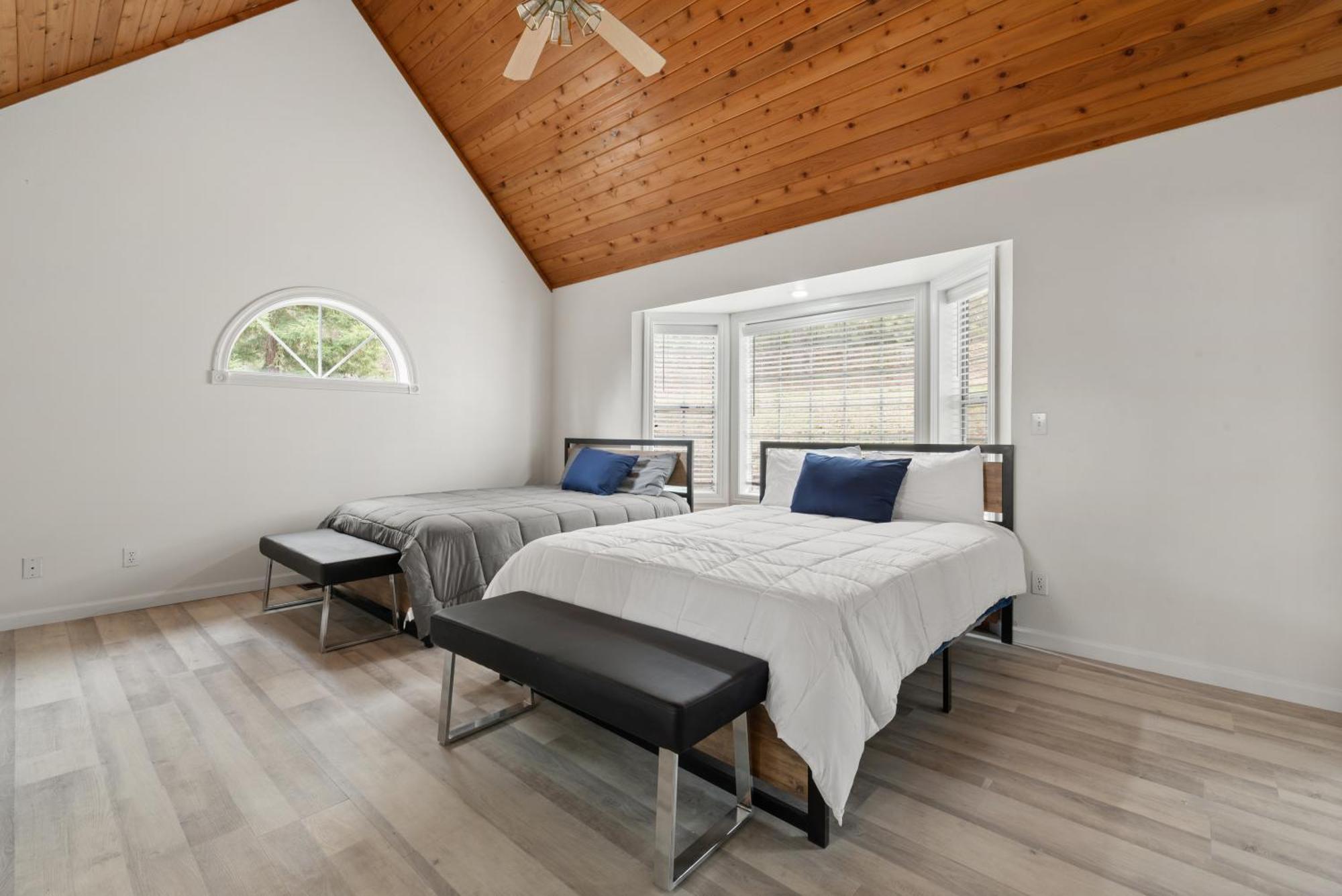 Luxury Family Sleeps 20 *