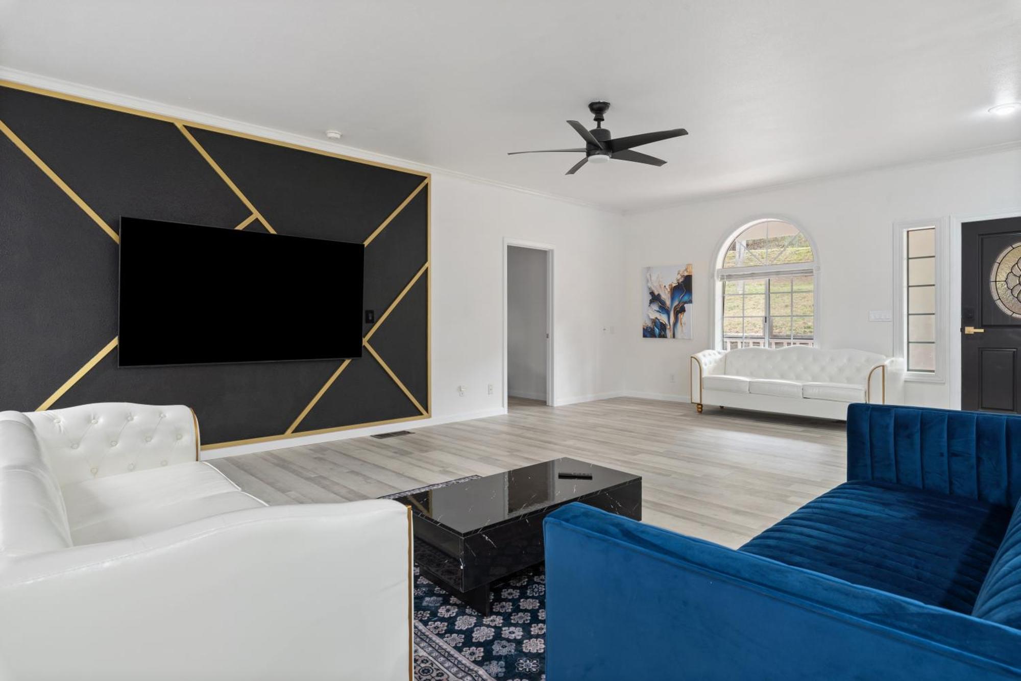 Luxury Family Sleeps 20 *